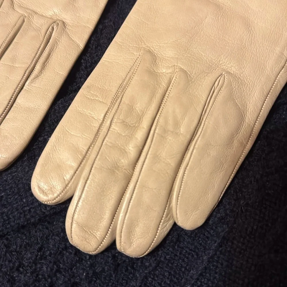 Vintage Denise Francelle Edelton France kid leather gloves Cream color